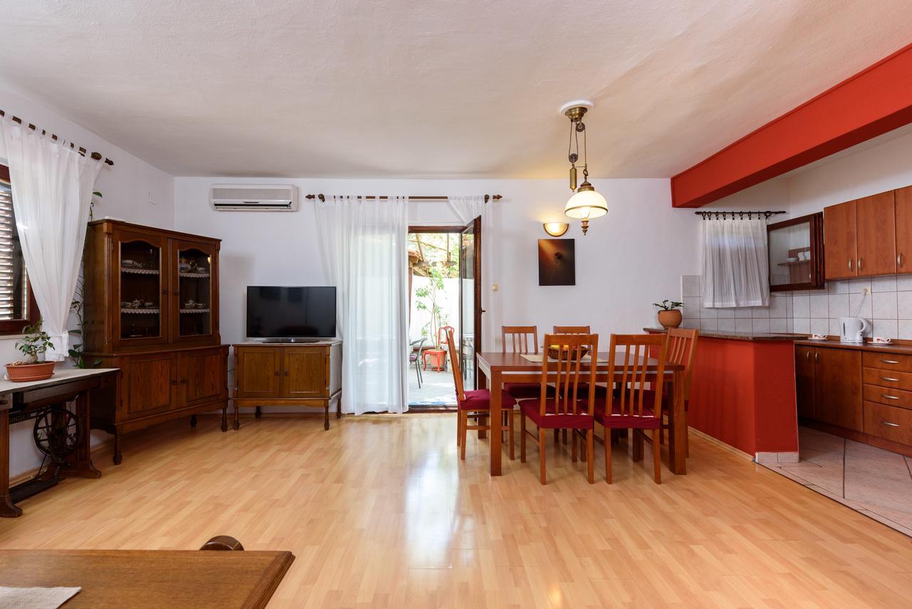 Guesthouse Aria Трогир Экстерьер фото